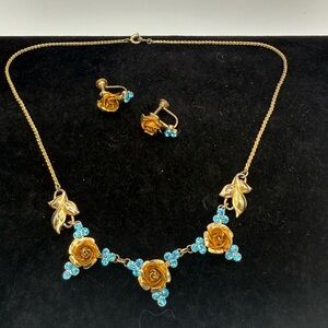 Mid 20th century Gold and Blue Vintage Necklace set with Floral Accents
